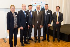Bild v.l.n.r.: Mag. (FH) Sonja Thomschitz (LexisNexis
sterreich), Dr. Jrg Viebranz (digital spirit), Mag. Roman Sartor (KPMG), Dr. Peter Jonas (Austrian Standards), Dr. Gerald Ruhri (Brandl & Talos), MMag. Dr. Christopher Schrank (Brandl & Talos)