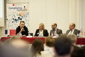 Bild v.l.n.r.: Mag. Maximilian Schrems (Datenschutzaktivist ÒEurope versus FacebookÒ), Dr. Charlotte Eberl (Director Corporate Compliance, AGRANA), Mag. Martin Eckel, LL.M. (Partner Taylor Wessing), Mag. Leopold Lschl (Leiter C4 Cybercrime Competence Center)